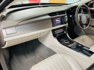 JAGUAR XF PORTFOLIO - 7142 - 7