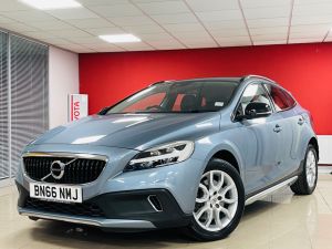 VOLVO V40 T3 CROSS COUNTRY PRO - 7248 - 1