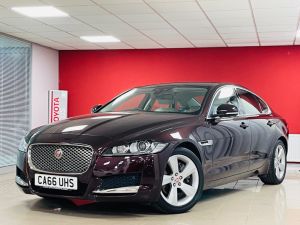 JAGUAR XF PORTFOLIO - 7142 - 3